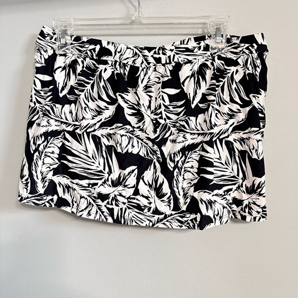 Catalina Women's Skirted Swimsuit Skirt Bottom black and white side split M 3431 - Picture 11 of 12